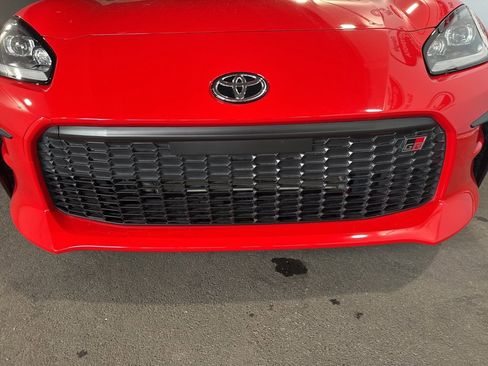 Used 2023 Toyota GR86 Premium image 12