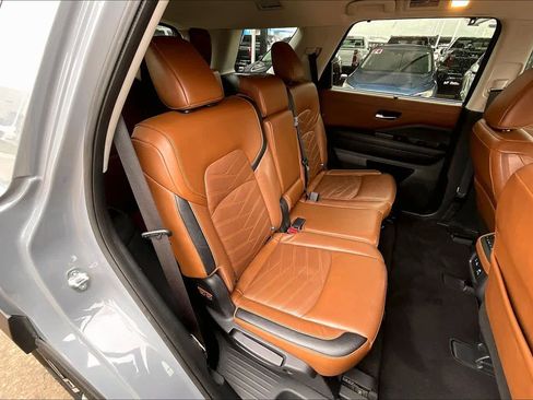 Used 2023 Nissan Pathfinder Platinum w/ Cargo Package image 19