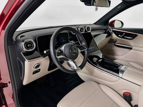 Used 2026 Mercedes-Benz GLC 300 image 10