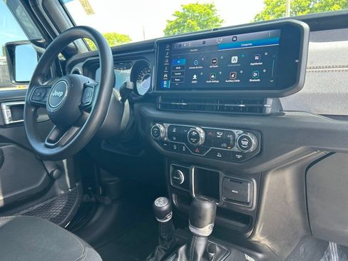 Used 2024 Jeep Gladiator Sport AWD/4WD image 24