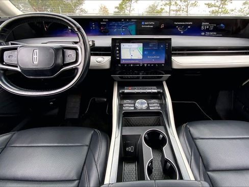 Used 2024 Lincoln Nautilus Premier image 14