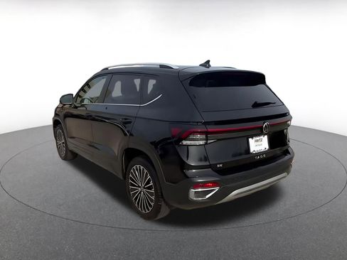 Used 2025 Volkswagen Taos SE image 11