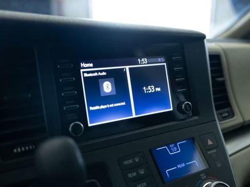 Used 2020 Toyota Sienna L FWD image 28