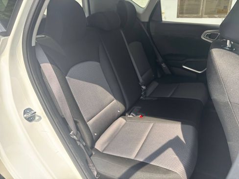 Used 2025 Kia Soul LX w/ LX Technology Package FWD image 36