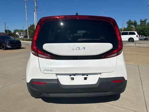 Used 2022 Kia Soul S image 3