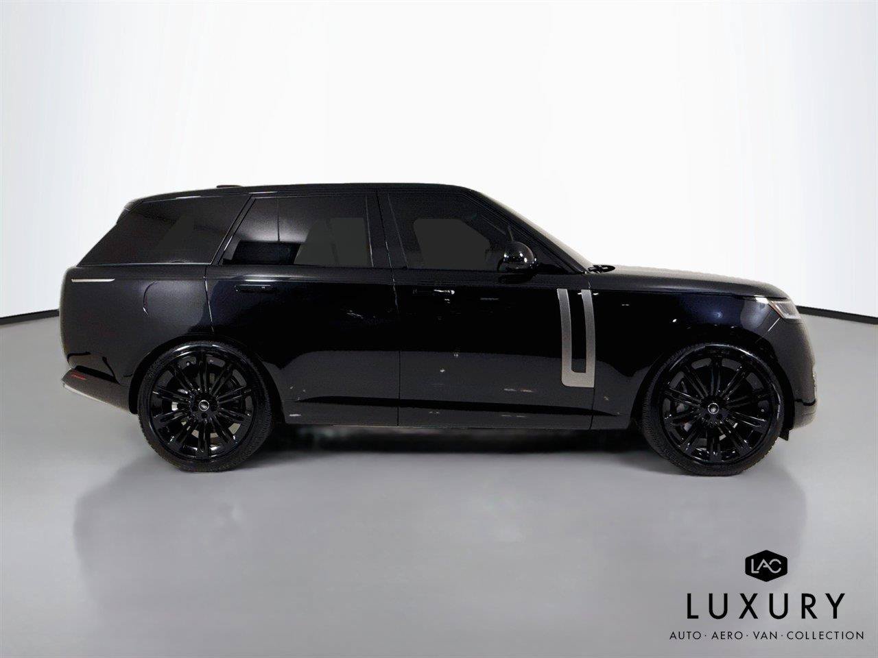 Used 2024 Land Rover Range Rover SE AWD/4WD image 4