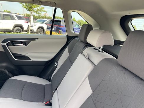 Used 2021 Toyota RAV4 XLE w/ Convenience Package FWD image 23