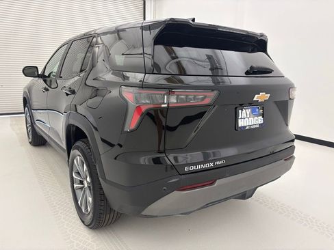 Used 2025 Chevrolet Equinox LT AWD/4WD image 16