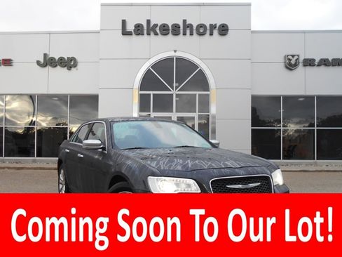 Used 2015 Chrysler 300 C w/ Light Group image 1