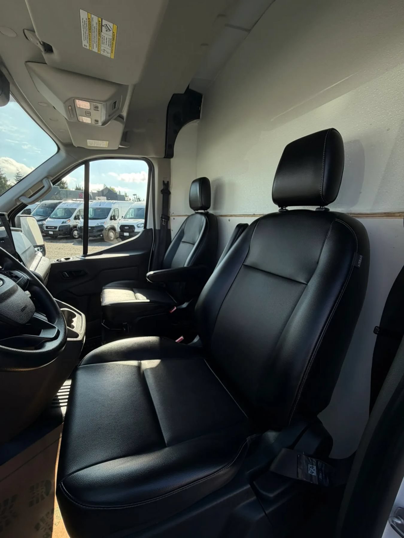 Used 2023 Ford Transit 250 Medium Roof w/ Exterior Upgrade Package RWD image 30