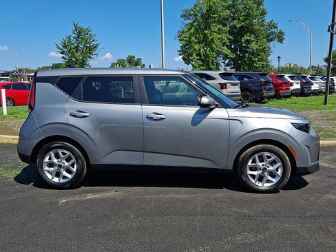 Certified 2025 Kia Soul LX w/ LX Technology Package FWD image 7
