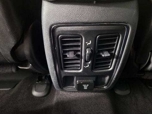 Used 2019 Jeep Grand Cherokee Altitude RWD image 26