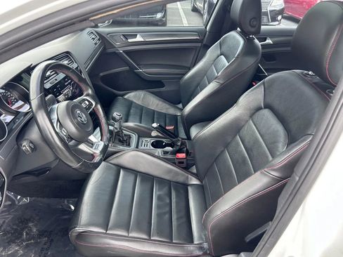 Used 2019 Volkswagen Golf 4-Door FWD image 17
