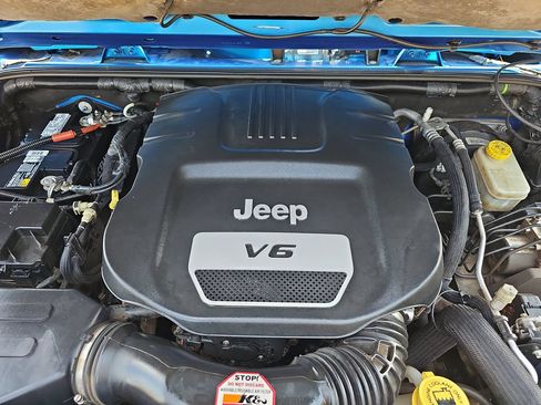 Used 2016 Jeep Wrangler Unlimited Rubicon AWD/4WD image 27