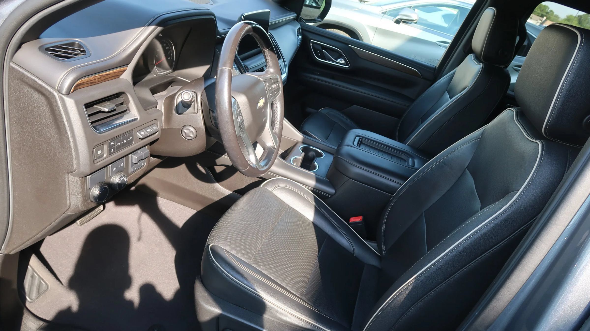 Used 2021 Chevrolet Suburban Premier w/ Premium Package RWD image 15
