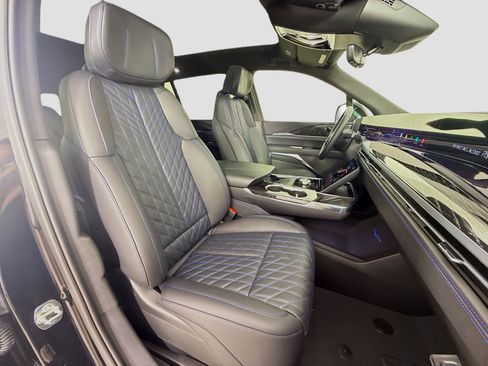 Used 2025 Cadillac Escalade IQ Luxury 1 AWD/4WD image 32