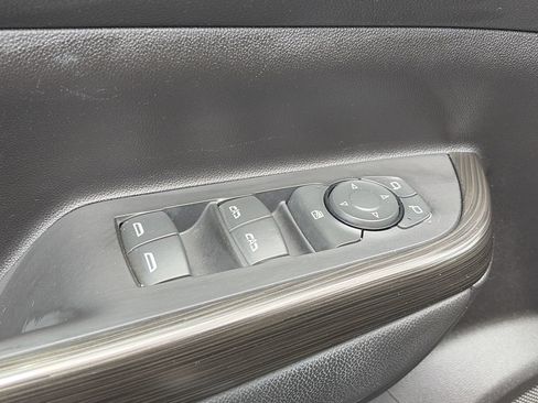 Used 2023 GMC Acadia SLT FWD image 18