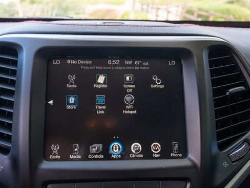 Used 2015 Jeep Cherokee Trailhawk w/ Comfort/Convenience Group image 18