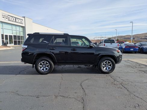 Used 2017 Toyota 4Runner SR5 image 2