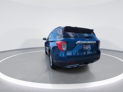 Used 2022 Ford Explorer XLT w/ Equipment Group 202A image 6