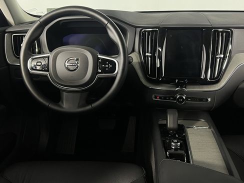 Used 2025 Volvo XC60 B5 Plus image 12