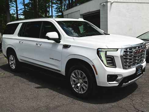 Used 2025 GMC Yukon XL Denali AWD/4WD image 3
