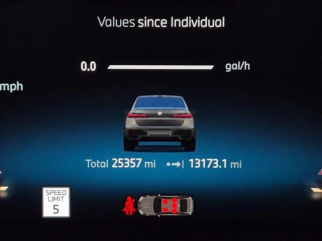 Used 2023 BMW 760i xDrive w/ Parking Assistance Package AWD/4WD image 9