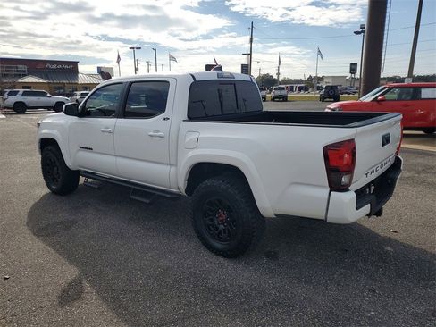 Used 2022 Toyota Tacoma SR5 image 3