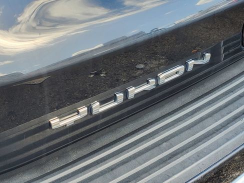 Used 2023 GMC Yukon XL Denali AWD/4WD image 6