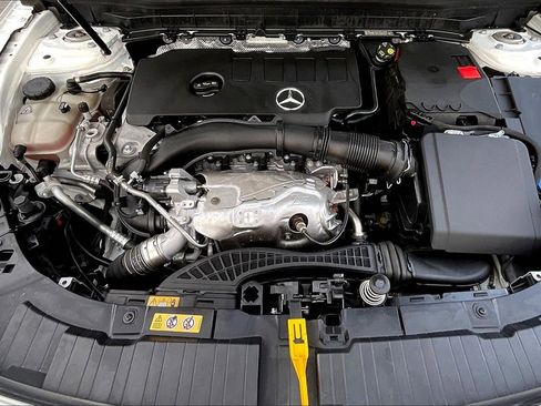 Used 2021 Mercedes-Benz GLB 250 4MATIC image 29