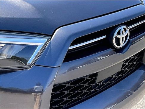 Used 2022 Toyota 4Runner SR5 RWD image 32