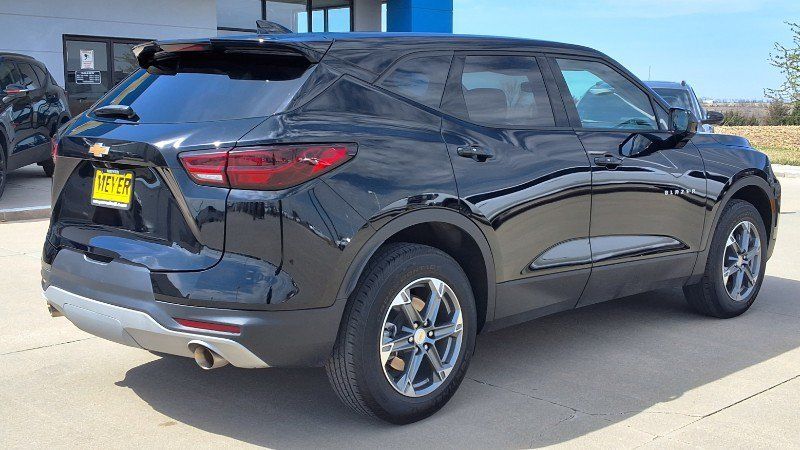 Used 2025 Chevrolet Blazer LT AWD/4WD image 8