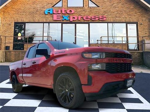 Used 2019 Chevrolet Silverado 1500 Custom w/ Custom Value Package AWD/4WD image 1