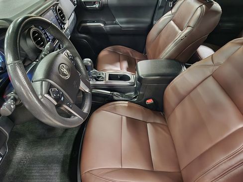 Used 2021 Toyota Tacoma TRD Sport w/ Technology Package RWD image 23