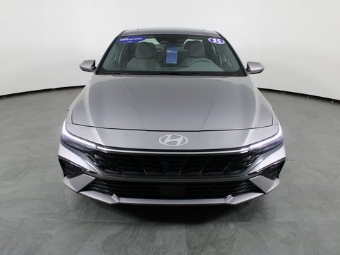 Certified 2025 Hyundai Elantra SEL image 12