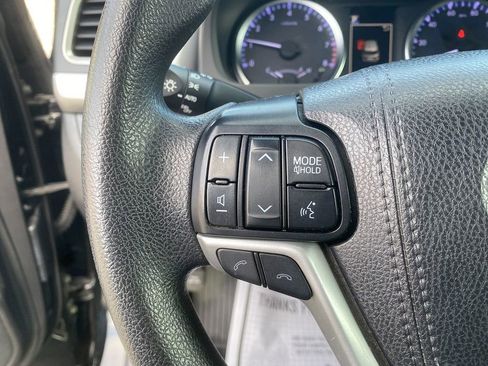 Used 2019 Toyota Highlander LE image 16