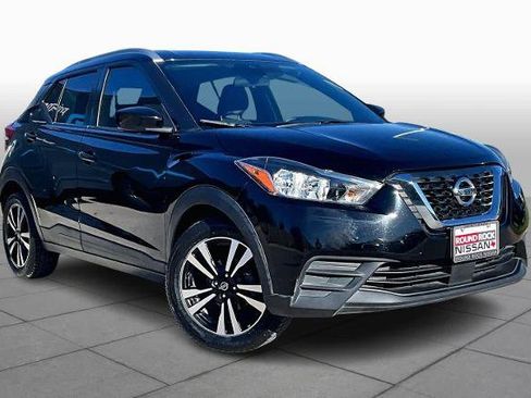Certified 2020 Nissan Kicks SV image 2