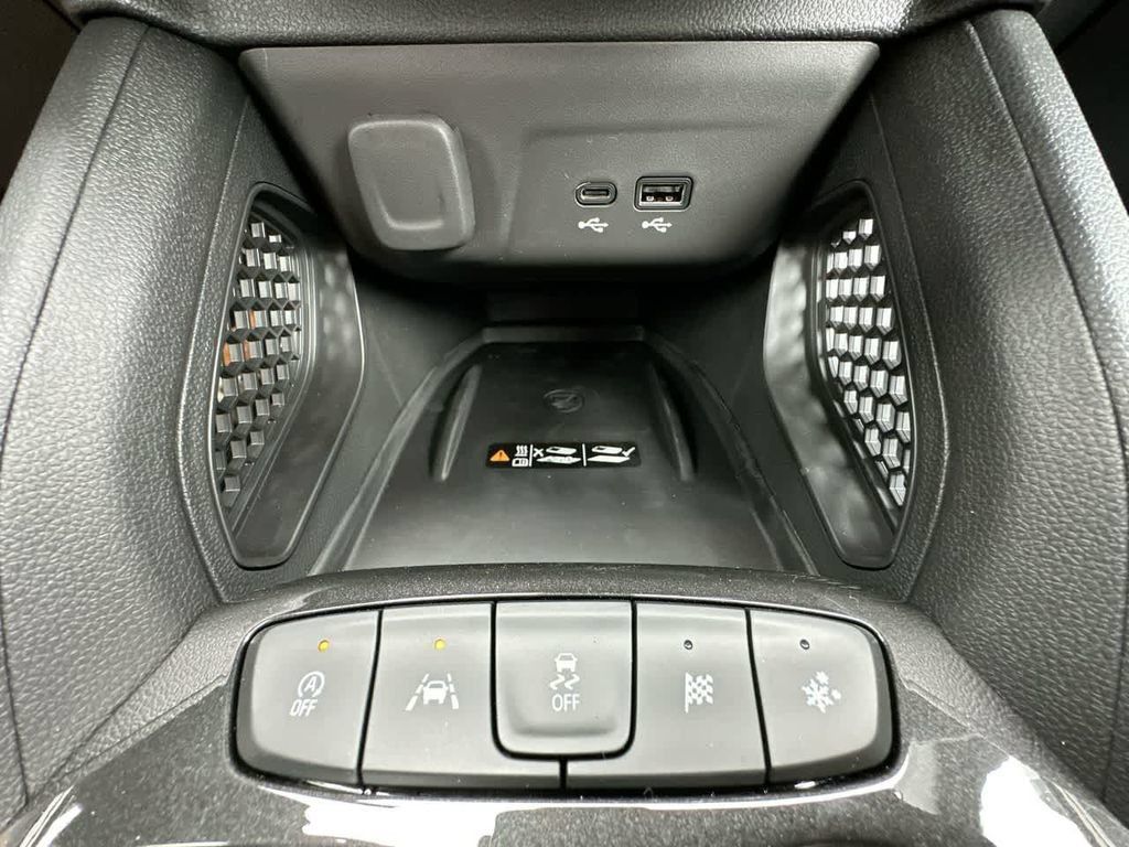 Used 2025 Chevrolet TrailBlazer ACTIV w/ Convenience Package FWD image 34
