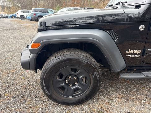 Used 2018 Jeep Wrangler Sport image 6