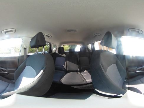 Used 2025 Kia Soul LX w/ LX Technology Package FWD image 39
