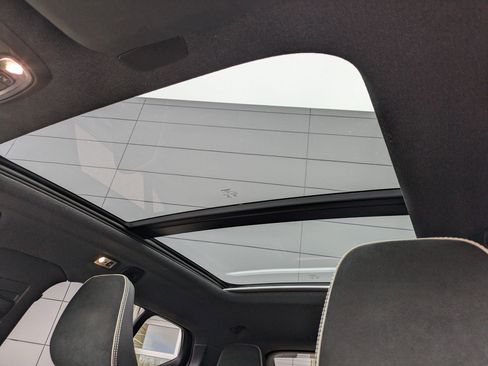 Used 2022 Volvo XC40 T5 R-Design w/ Advanced Package image 22