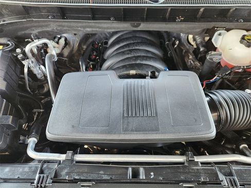 Used 2025 Chevrolet Suburban LS image 32