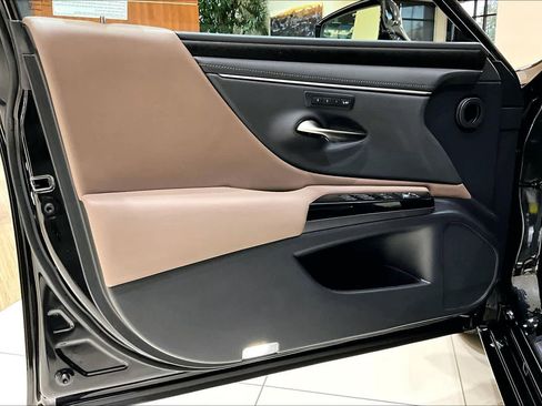 Used 2024 Lexus ES 350 w/ Premium Package image 20