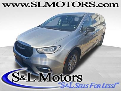 Used 2024 Chrysler Pacifica Touring-L