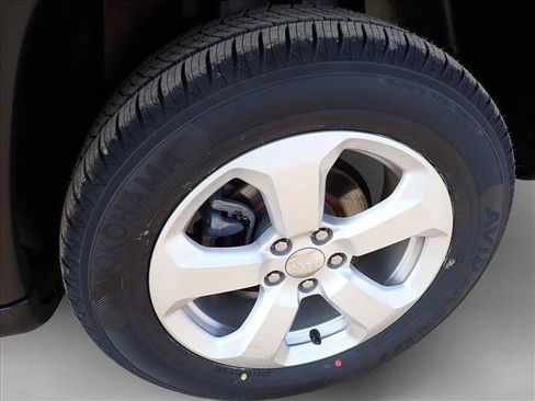 Used 2021 Jeep Compass Latitude w/ Convenience Group AWD/4WD image 7