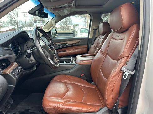 Used 2019 Cadillac Escalade Luxury image 19