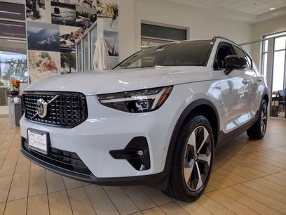 New 2026 Volvo XC40 B5 Plus w/ Protection Package Premier
