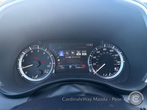 Used 2024 Toyota Highlander XLE image 30