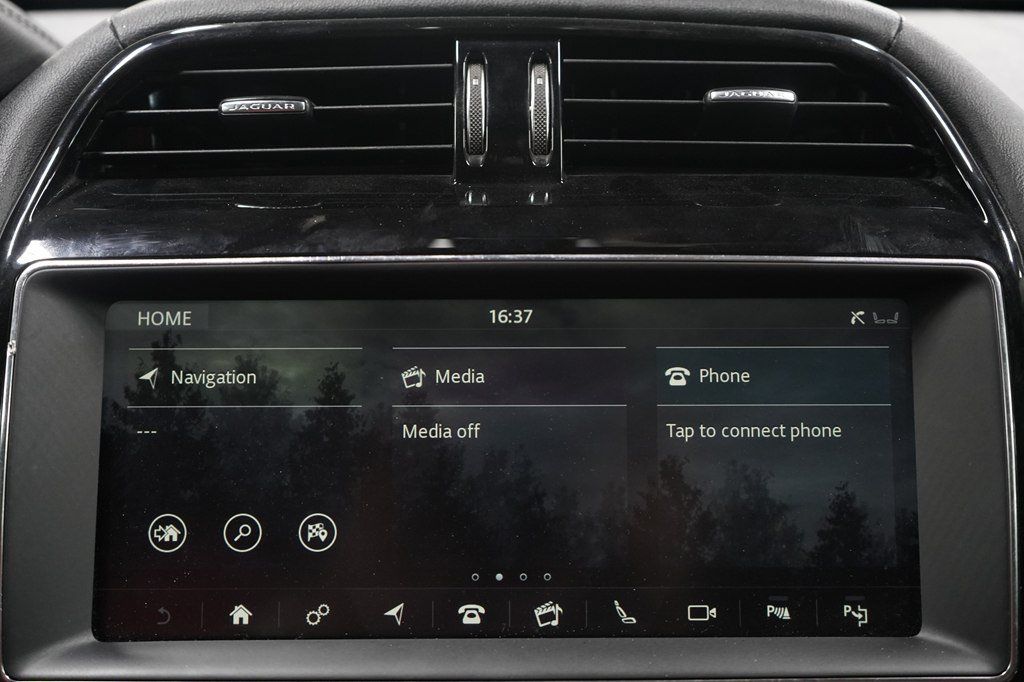 Used 2019 Jaguar F-PACE Portfolio AWD/4WD image 16
