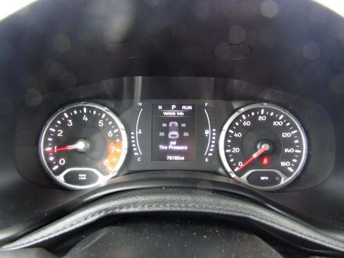 Used 2018 Jeep Renegade Latitude w/ Cold Weather Group image 14